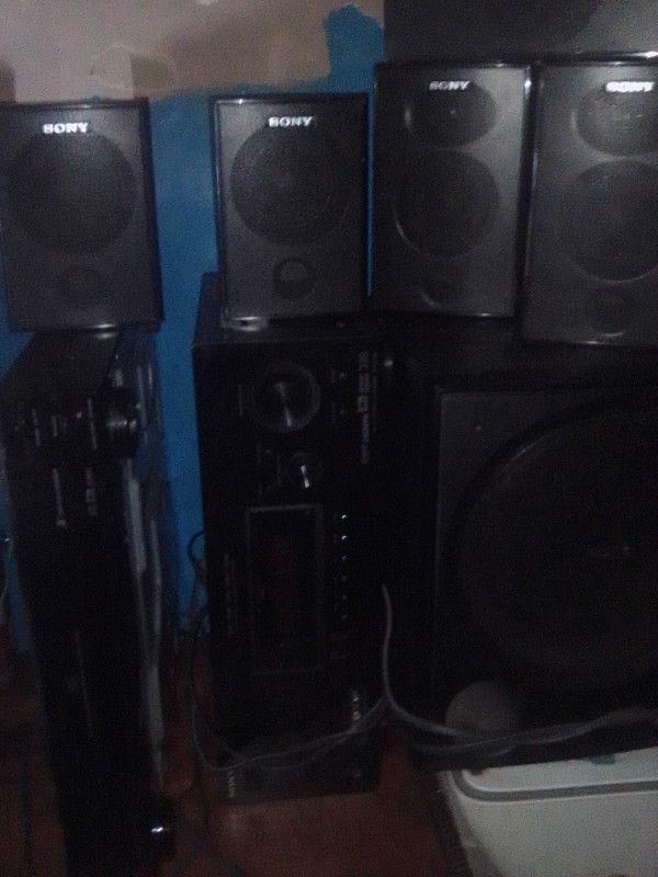 Sony STR-K7000 Home Theater System
