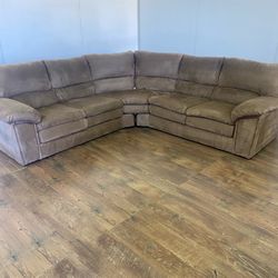 2-Piece Sectional Couch Sofa *Free Delivery*