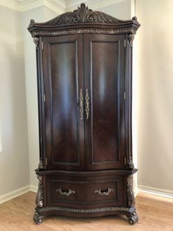 Armoire/Convertible Cabinet