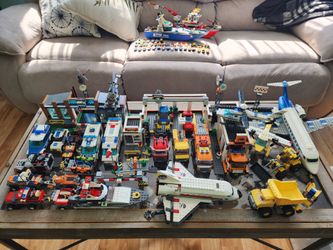 Early/mid 2000s Lego City lot