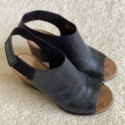 Clarks Wedge Heel Size 3