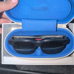 LUMA VITURE PRO XR Glasses and VITURE PRO Mobile Dock 