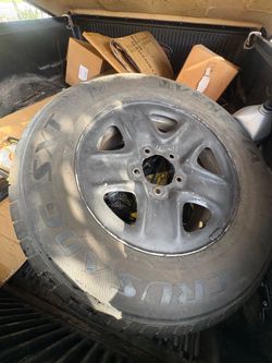 Toyota Tundra Rim with tire and center cap