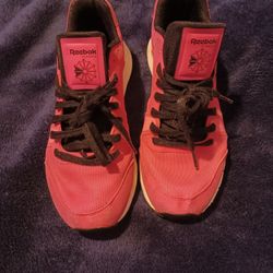 Reebok Womans Pink Size 9