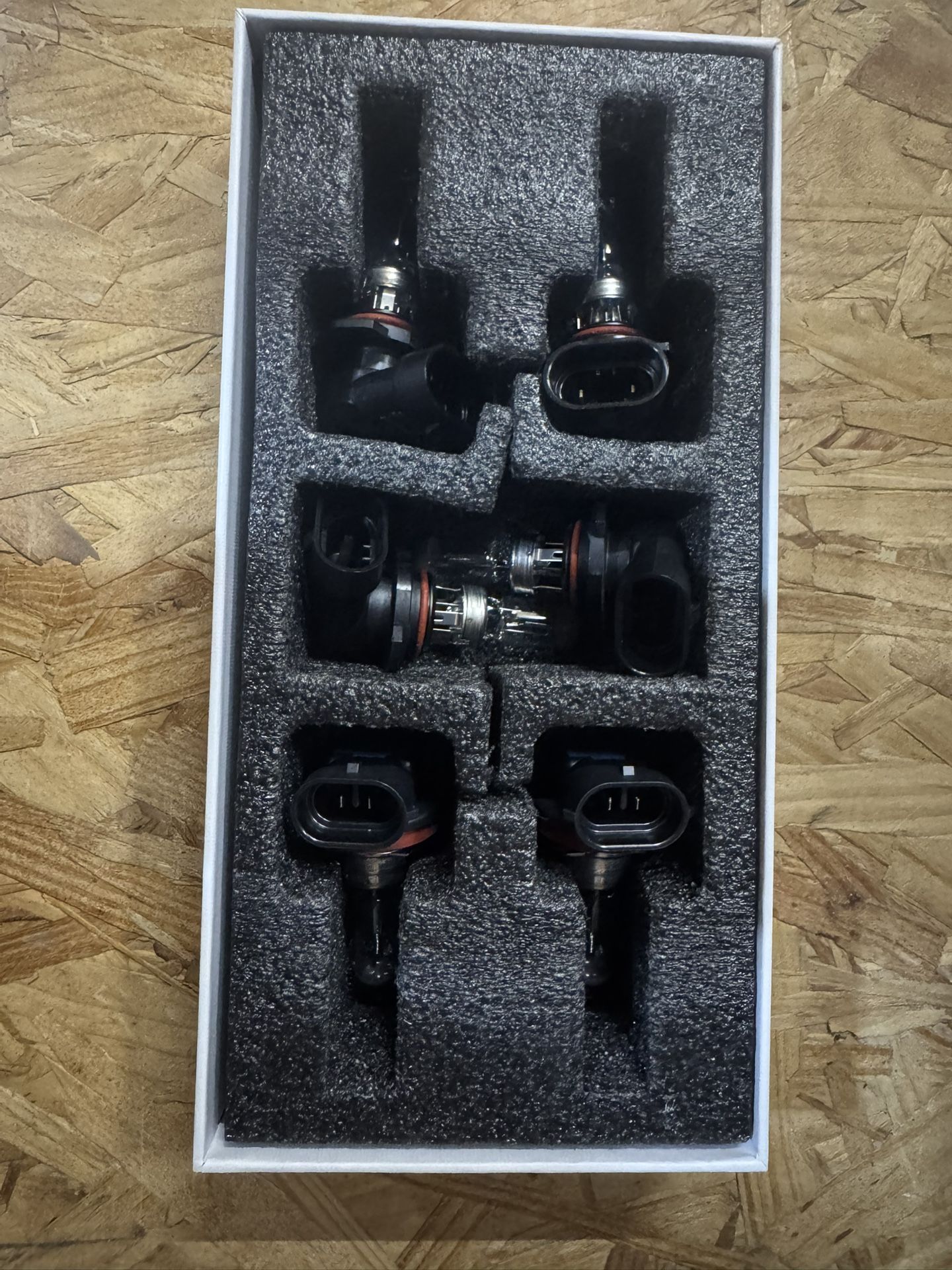 Headlight / Fog Lights Light Bulbs  (H11, 9140 and 9005)