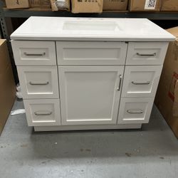 Lincoln 42” Bathroom Vanity With Engineered White Top 