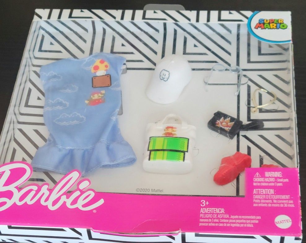 BARBIE  ACCESSORIES /  AND CLOTHES 