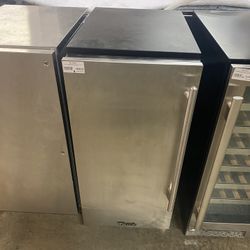 True Residential  TUI15LSSD 15” Built-In Clear Ice Maker