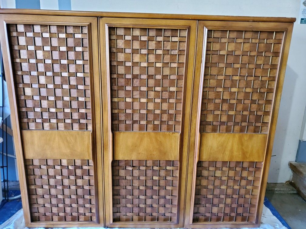 Mid-century John Widdicomb China Cabinet TOP