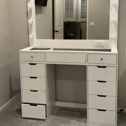 XL VANITY WITH MIRROR AND OUTLETS