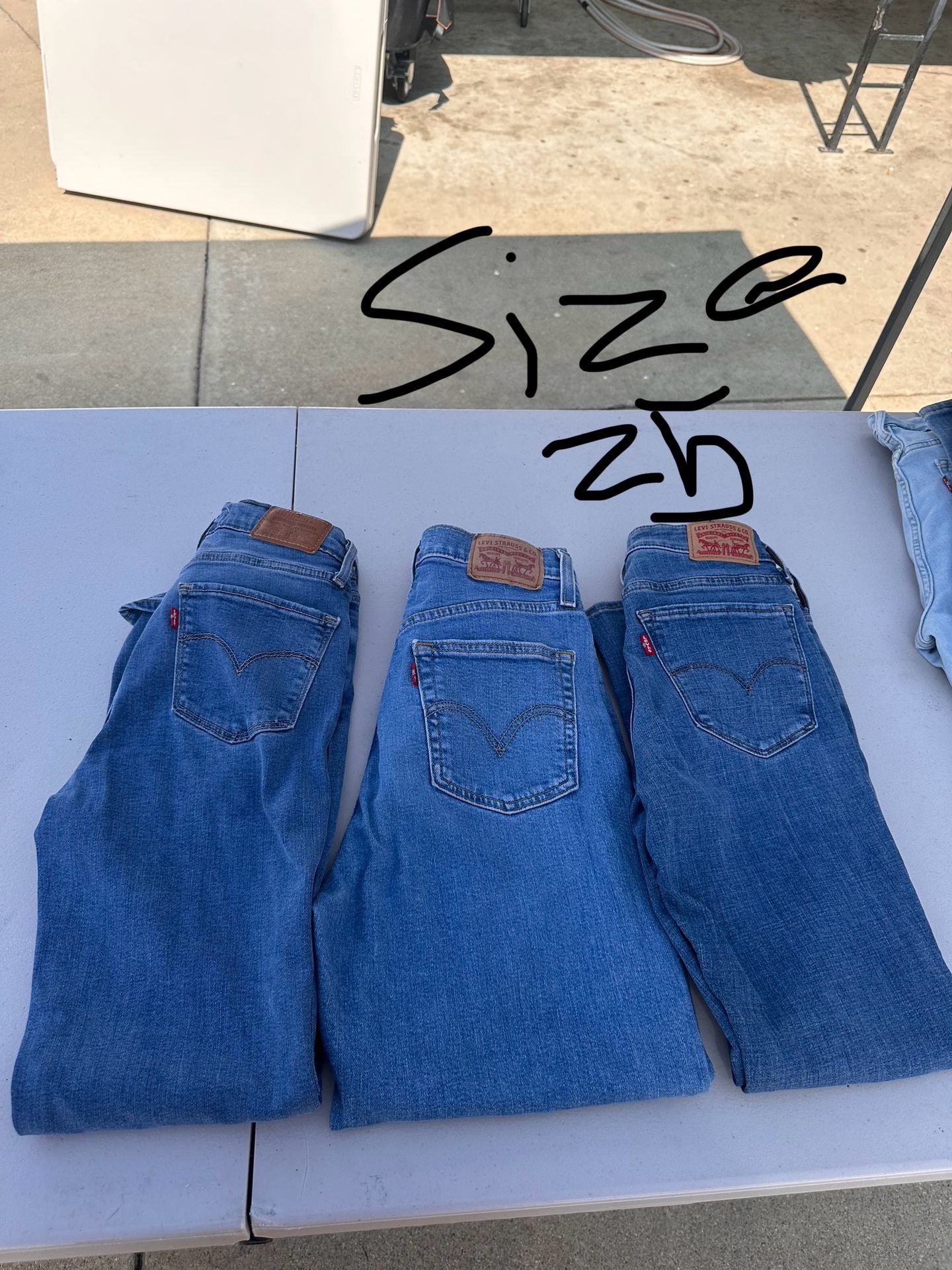 Size 25 LEVIS