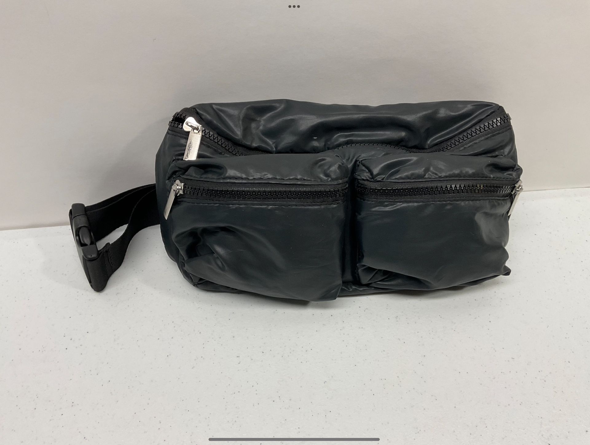 NEW Without Tags Black Belt Bag. Sizing In Pictures