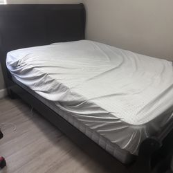 Dark brown full sized bed or frame