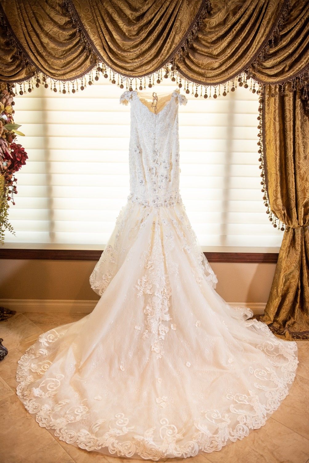 Eve Of Milady Bridal Gown With 2 Veils