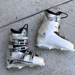 Women’s Ski Boots Size 8