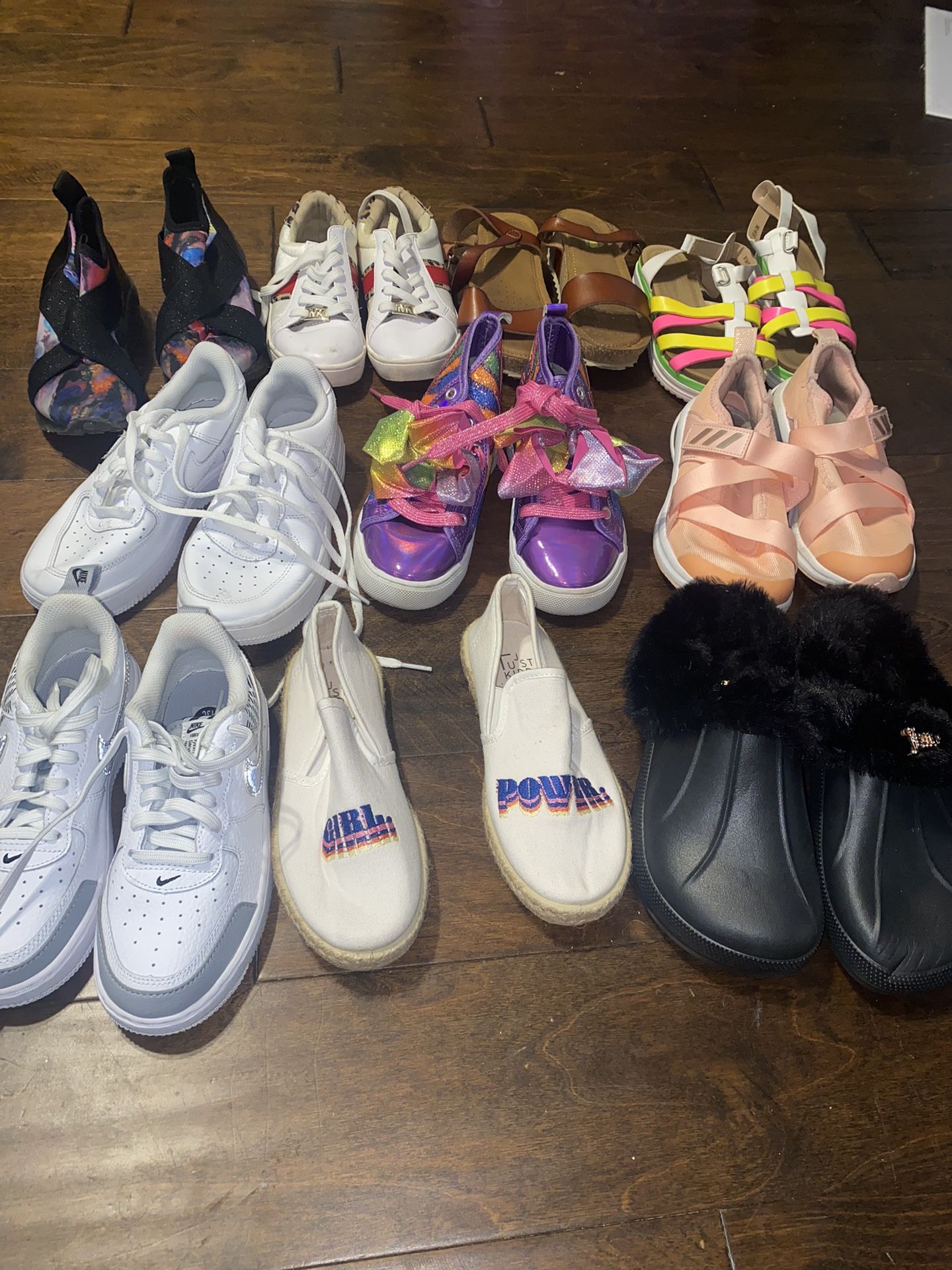 Some brand new items , Most Very Gently Used , No Stains , Very Good Condition