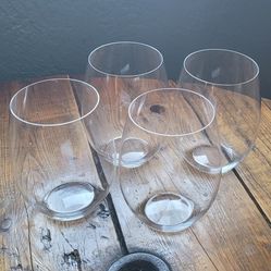 4 Stemless wine glasses