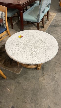 Round Fiberglass Coffee Table 