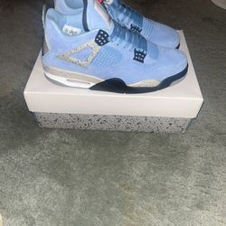 Jordan 4 UNC