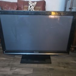 43" Panasonic TV