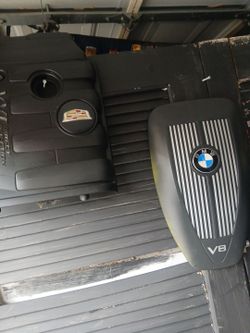 Engine cover for a BMW X5 and for a Cadillac l ATS