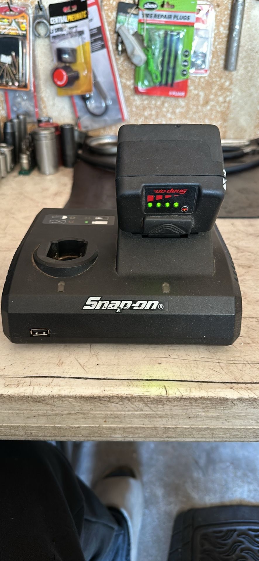 snap on charger and  18v 5ah battery