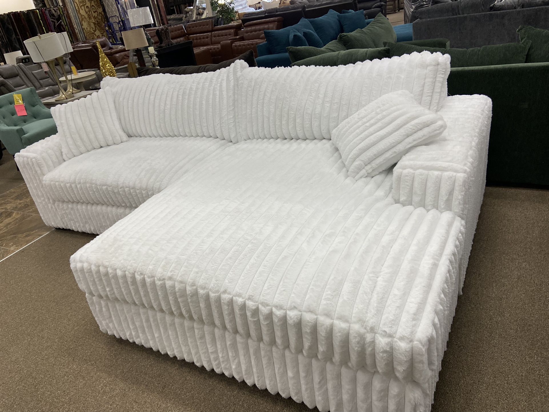 SECTIONALS/SOFAS