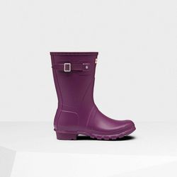 Hunter Women's Short Rain Boots In Matte Violet Size 6