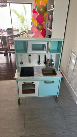 Kids Play Kitchen