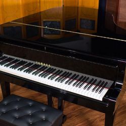 Yamaha C3 Grand Piano - (6'1")