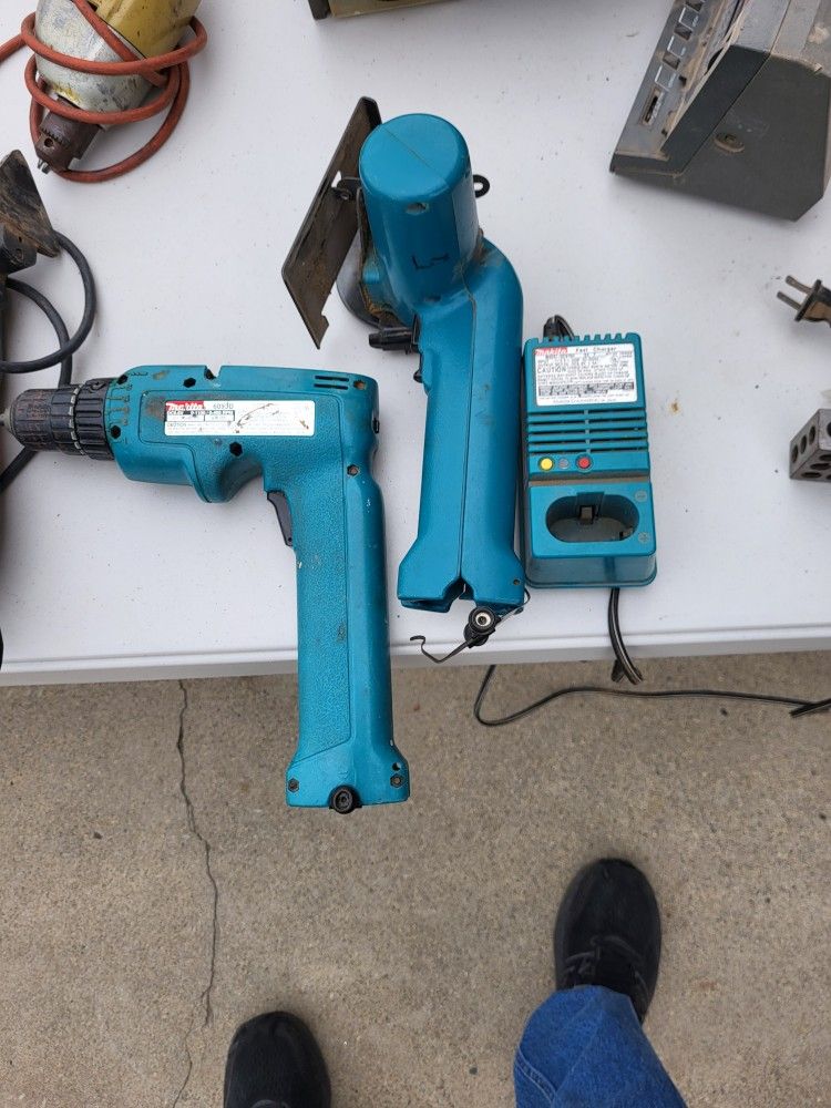 Makita Drill And Saw Set With One Battery