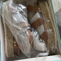 Tan Women Platforms Size 7.5