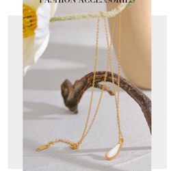 N245- Elegant Natural Shell Water Drop Necklace!