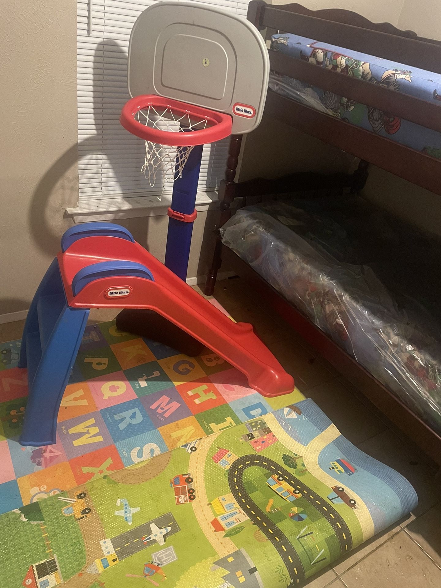 Bunk Beds With Mattresses And Floor Mat Home & Garden