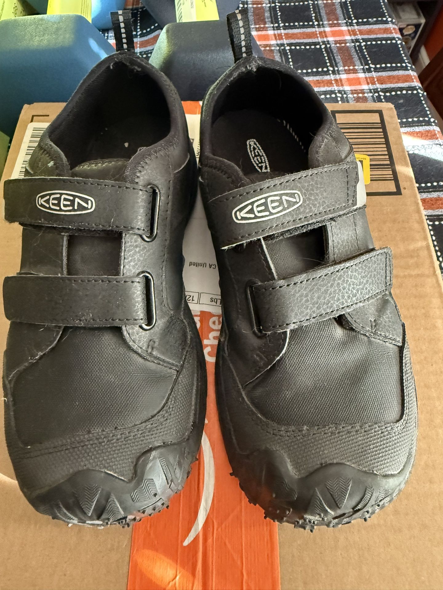 Keen Footwear Youth Black Sneakers Size 4