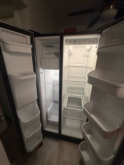 PLEASE READ DESCRIPTION-Refrigerator and Glass top oven
