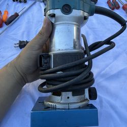 Makita Router Rto701c