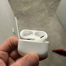 AirPod Pro. Case And 1 Bud
