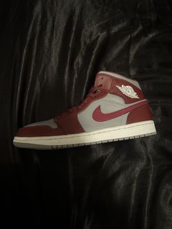 Air Jordan 1 Mid 'Cherrywood Red'