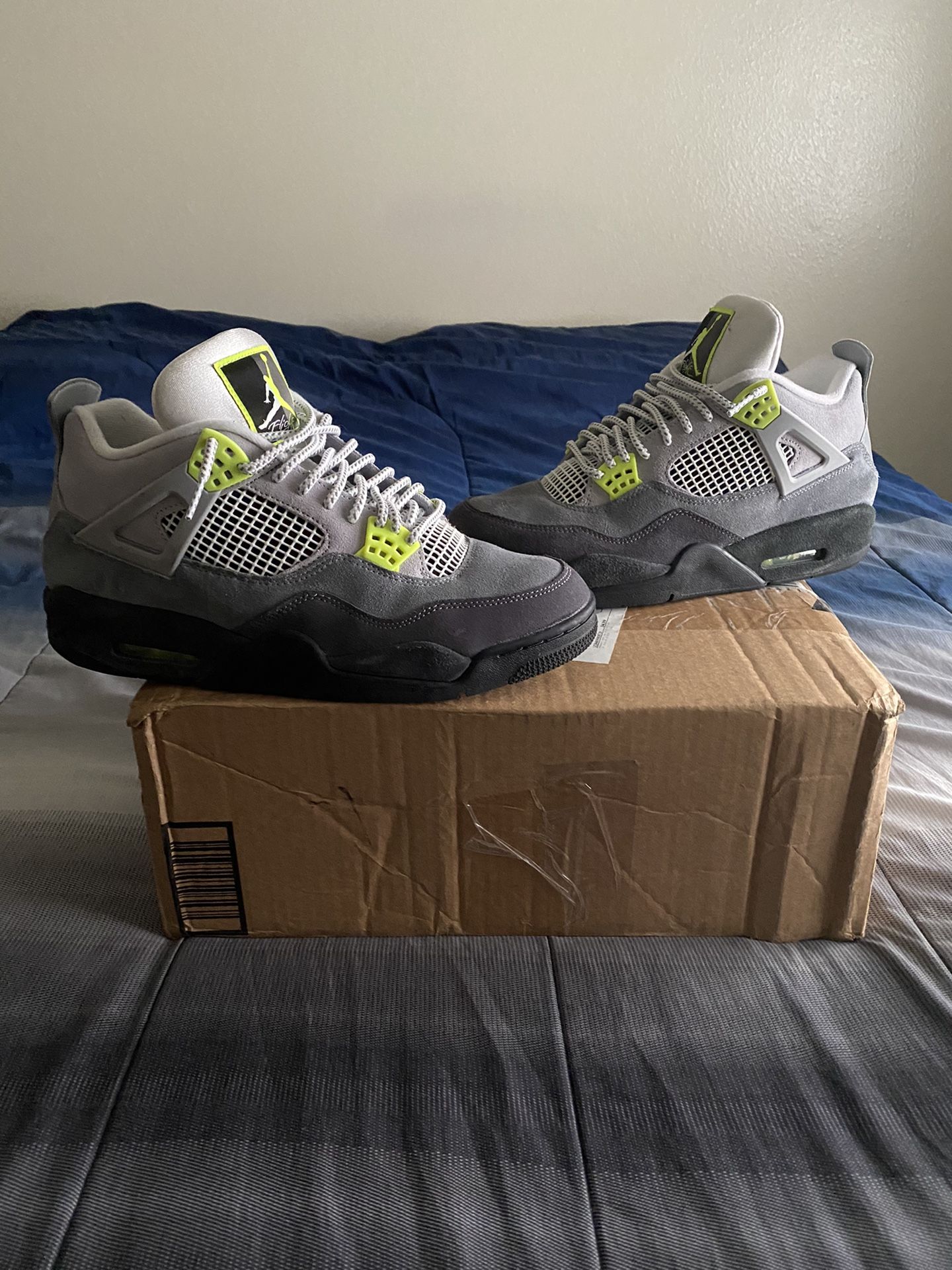 Jordan 4 ‘neon 95’ size 10.5