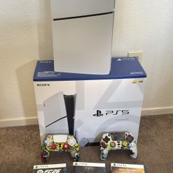 Ps5 Slim Disk Edition, with 2 controllers and 3 games. HABLO ESPANOL. NO TRADES, NO DELIVERY .