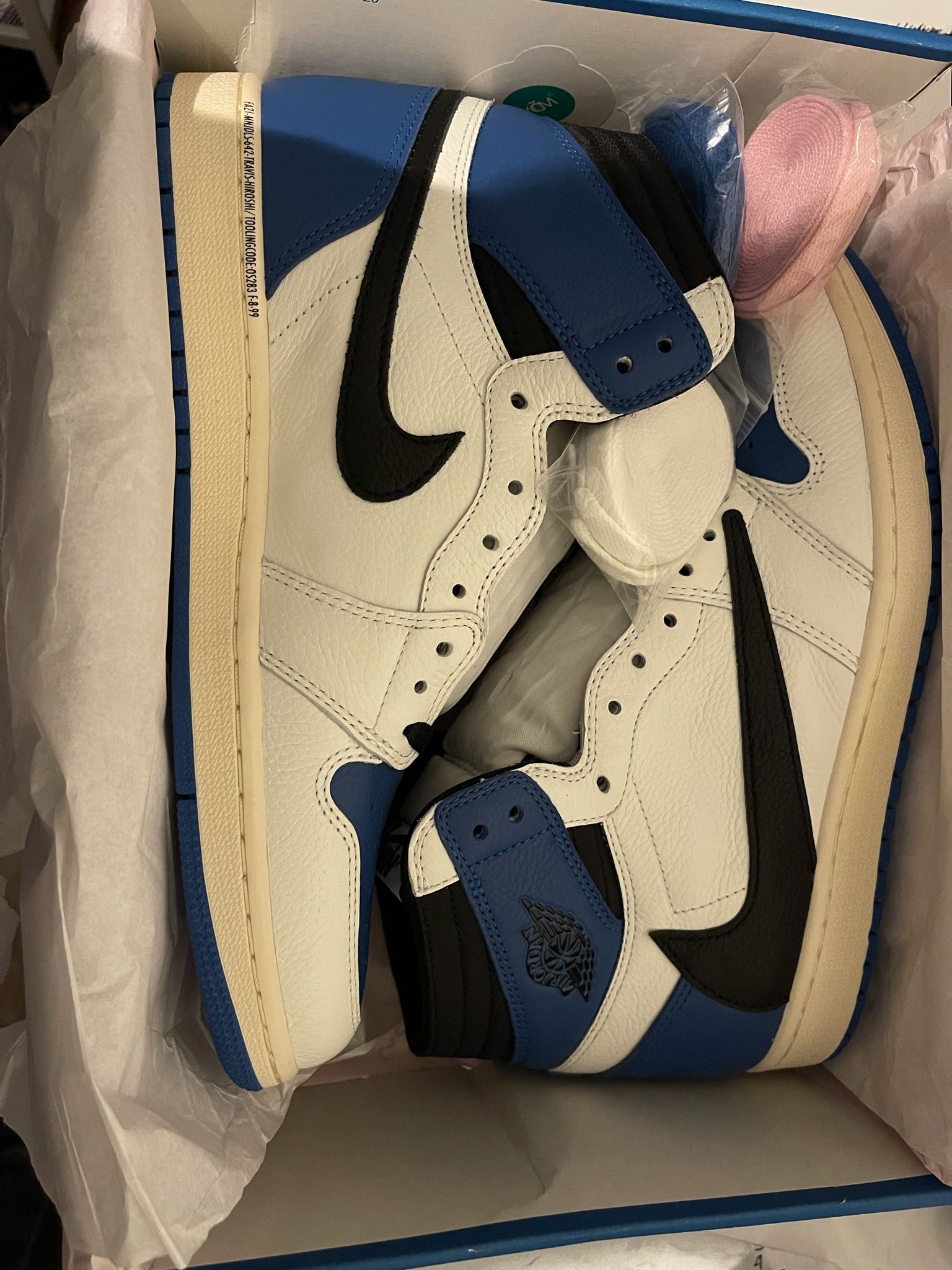 Travis Scott Jordan 1