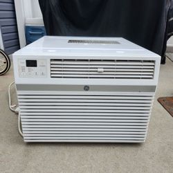 GE 12,000 BTU 115-Volt Smart Window Air Conditioner with Remote in White