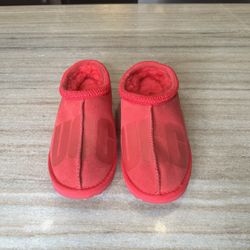 UGG slippers Size 6