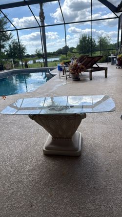 Modern urn base glass coffee table