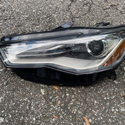 Audi 2015 passenger side headlight