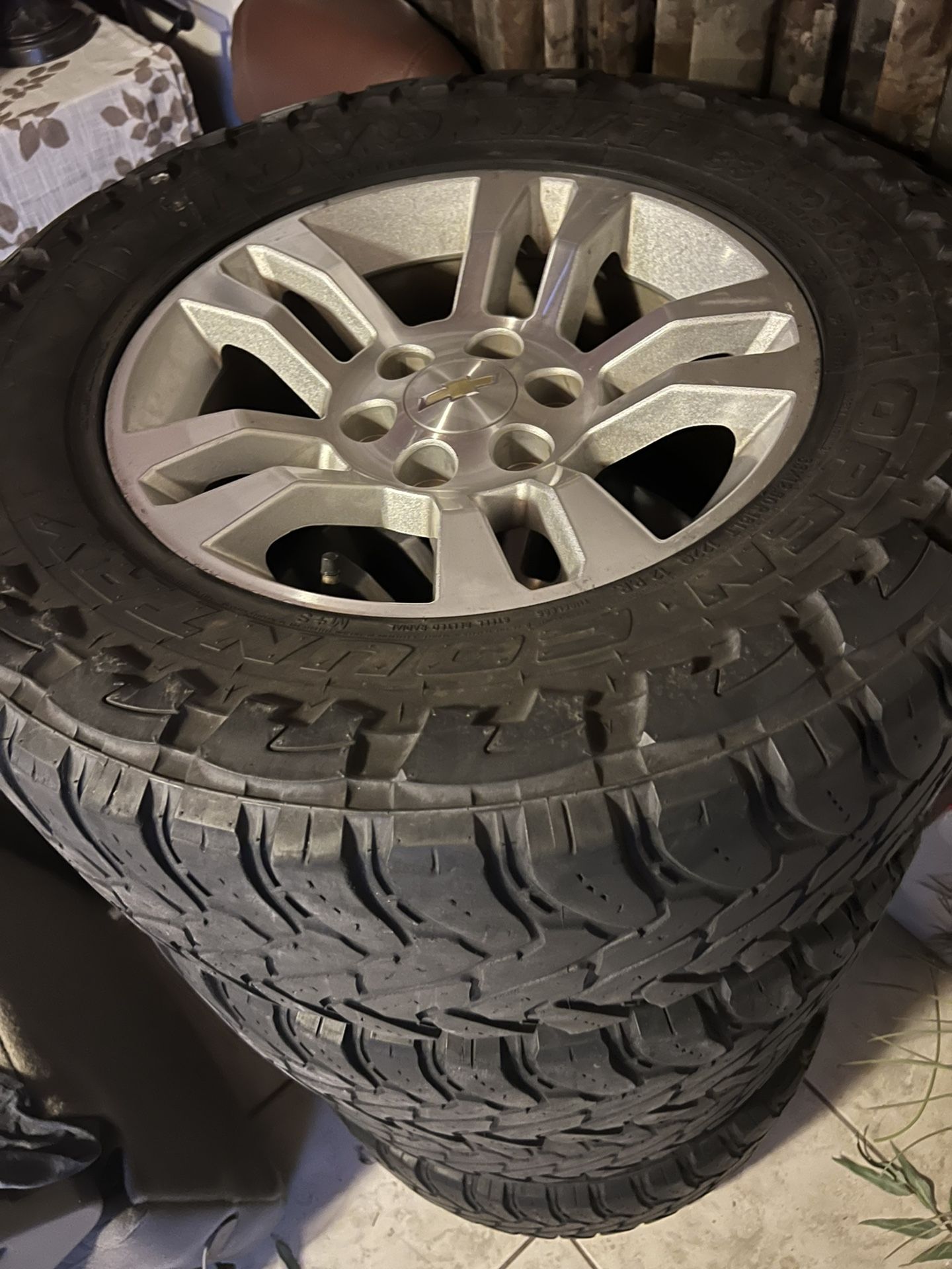 18 Silverado Rims On 33 for Sale in Dm Air Force Base, AZ - OfferUp