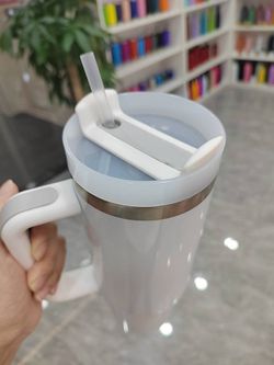 Reduce Vacuum Insulated Stainless Steel Cold1 24 fl oz. Tumbler Mug with 3  Way Lid, Straw, & Handle - Glacier Opaque Gloss for Sale in Las Vegas, NV -  OfferUp