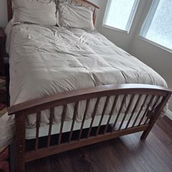 Full Size Bed & 1 Nightstand 