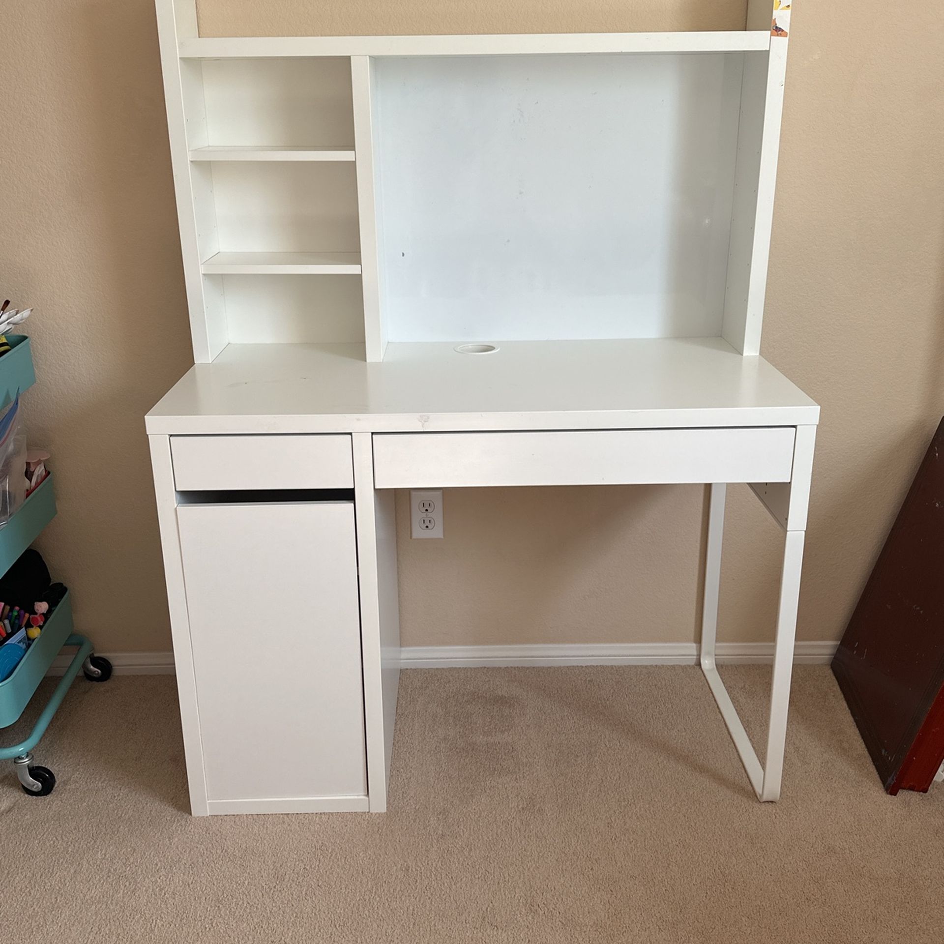 IKEA MICKE Desk